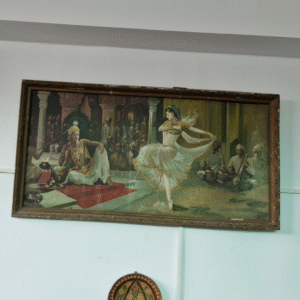 Lady dancing infront of king